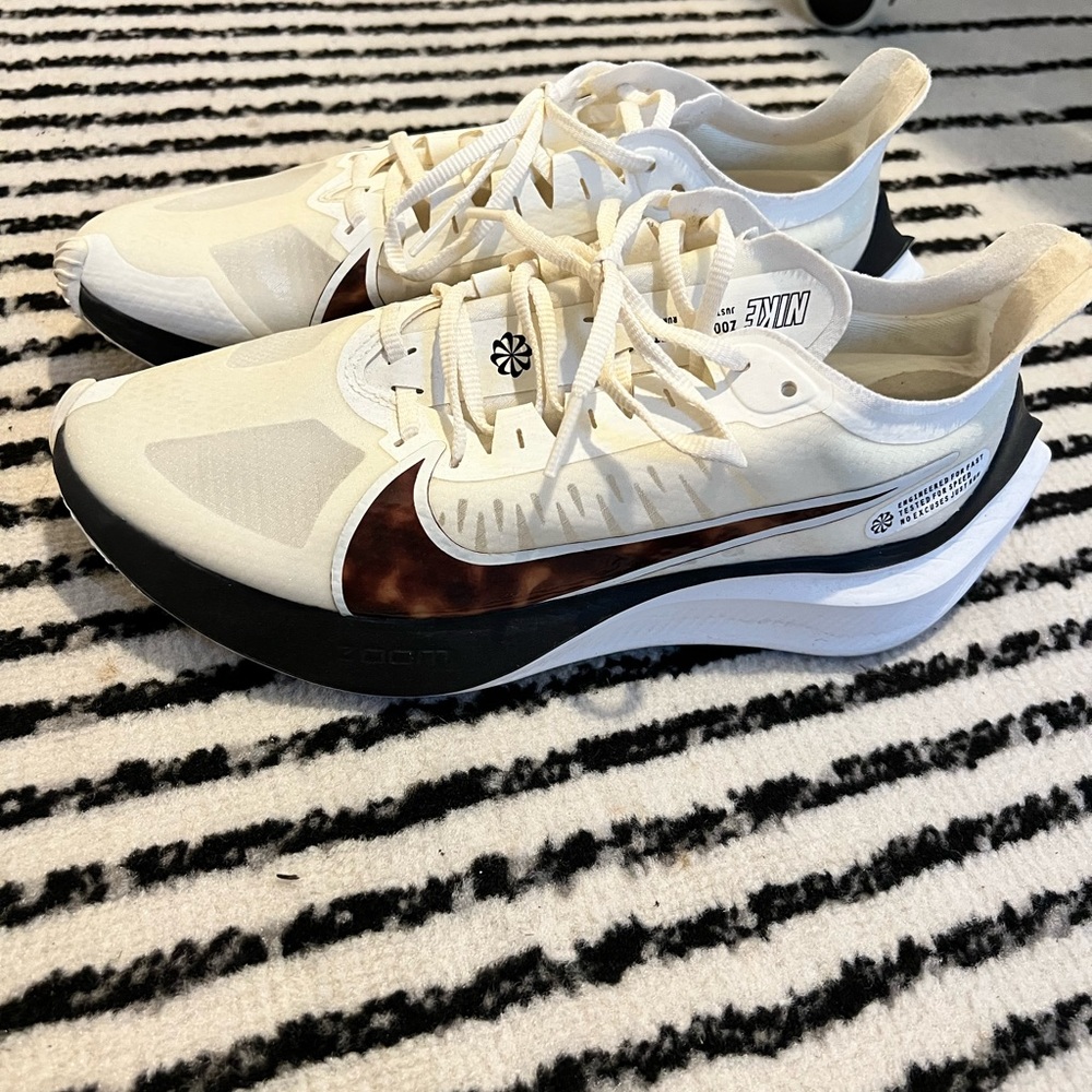 Brand new Nike tennis shoes